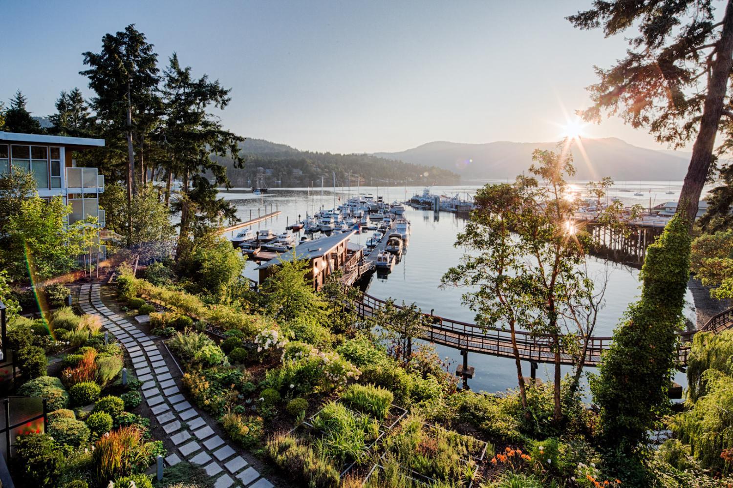 Hotel for Adults-only - Brentwood Bay Resort & Spa