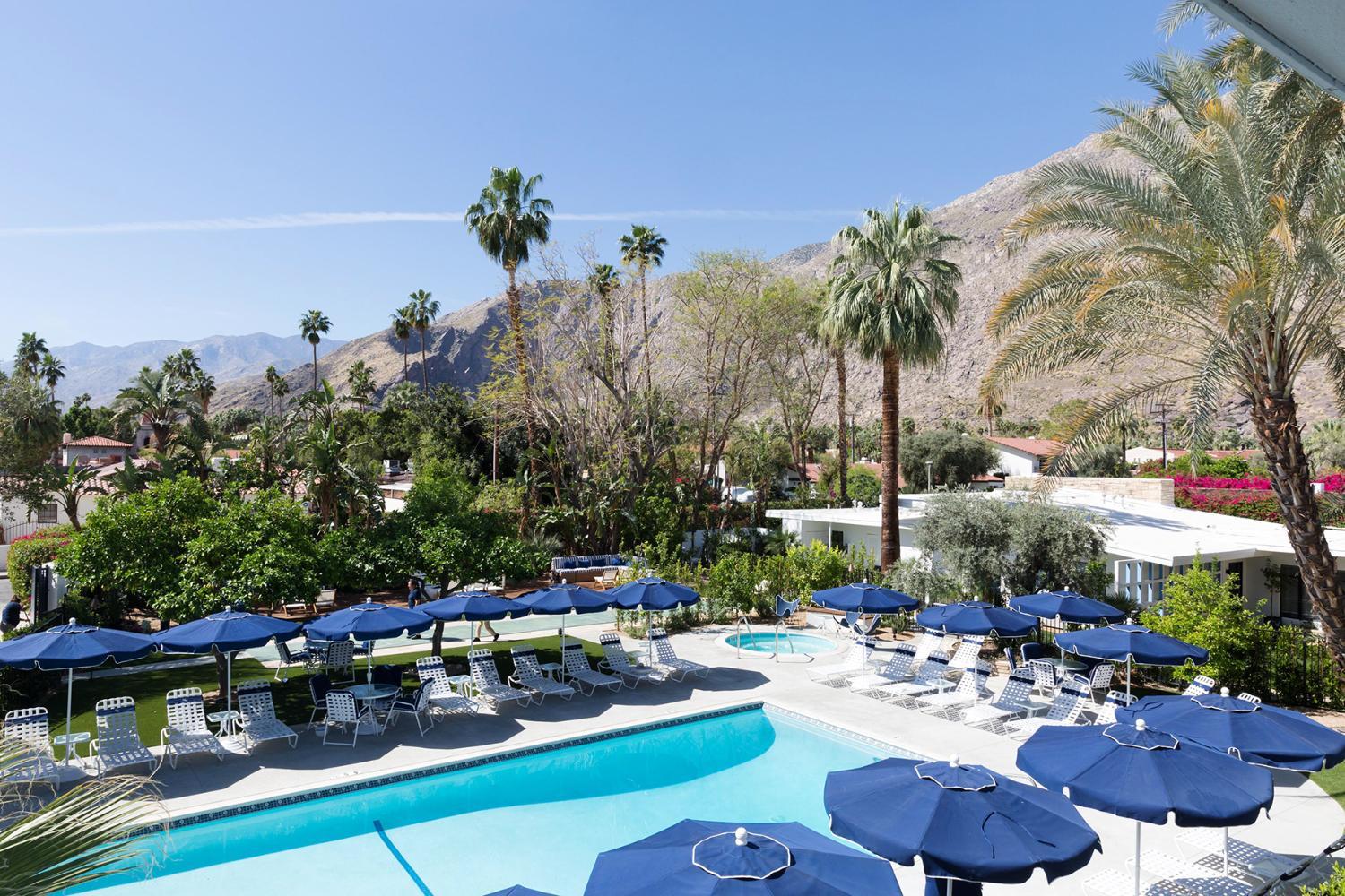 Hotel for Adults-only - Holiday House Palm Springs