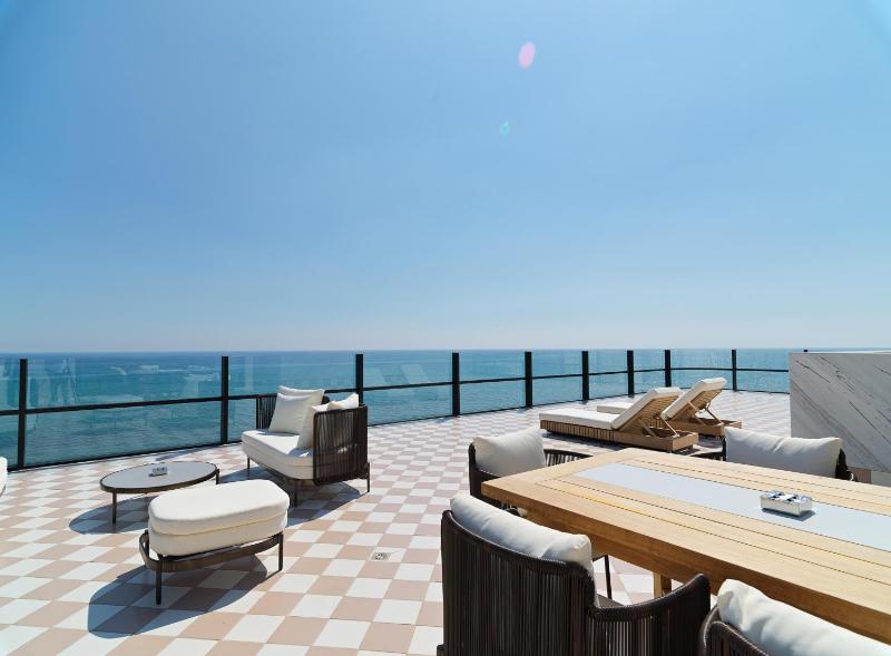 Hotel for Adults only - LIV Mackenzie Beach Suites Larnaca ADULTS ONLY