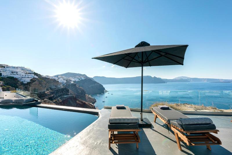 Hotel for Adults only - Pearl of Caldera Oia - Boutique Hotel by Pearl Hotel Collection