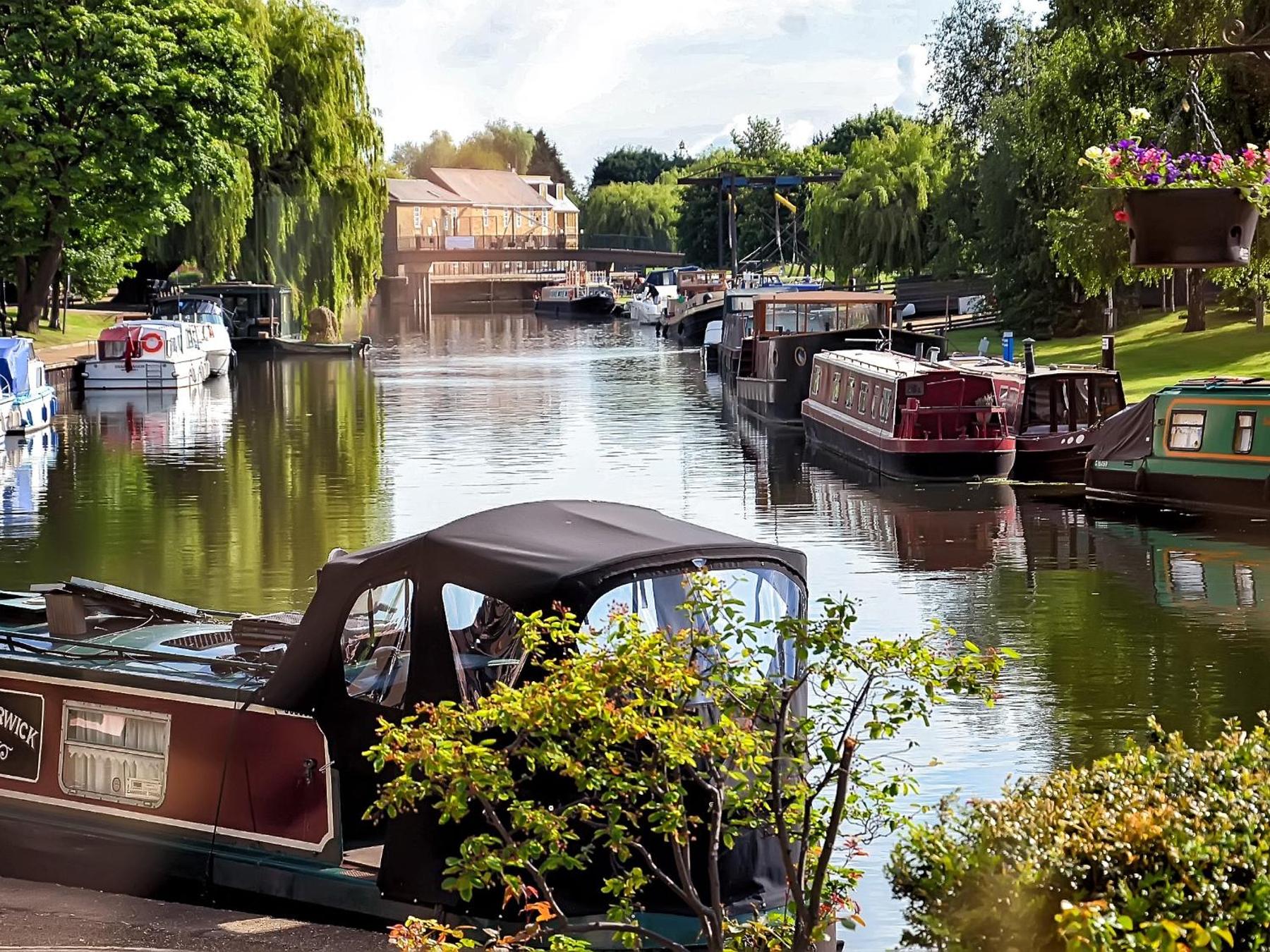 Hotel for Adults only - Riverside Inn