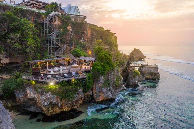 Hotel for Adults only - Ulu Cliffhouse
